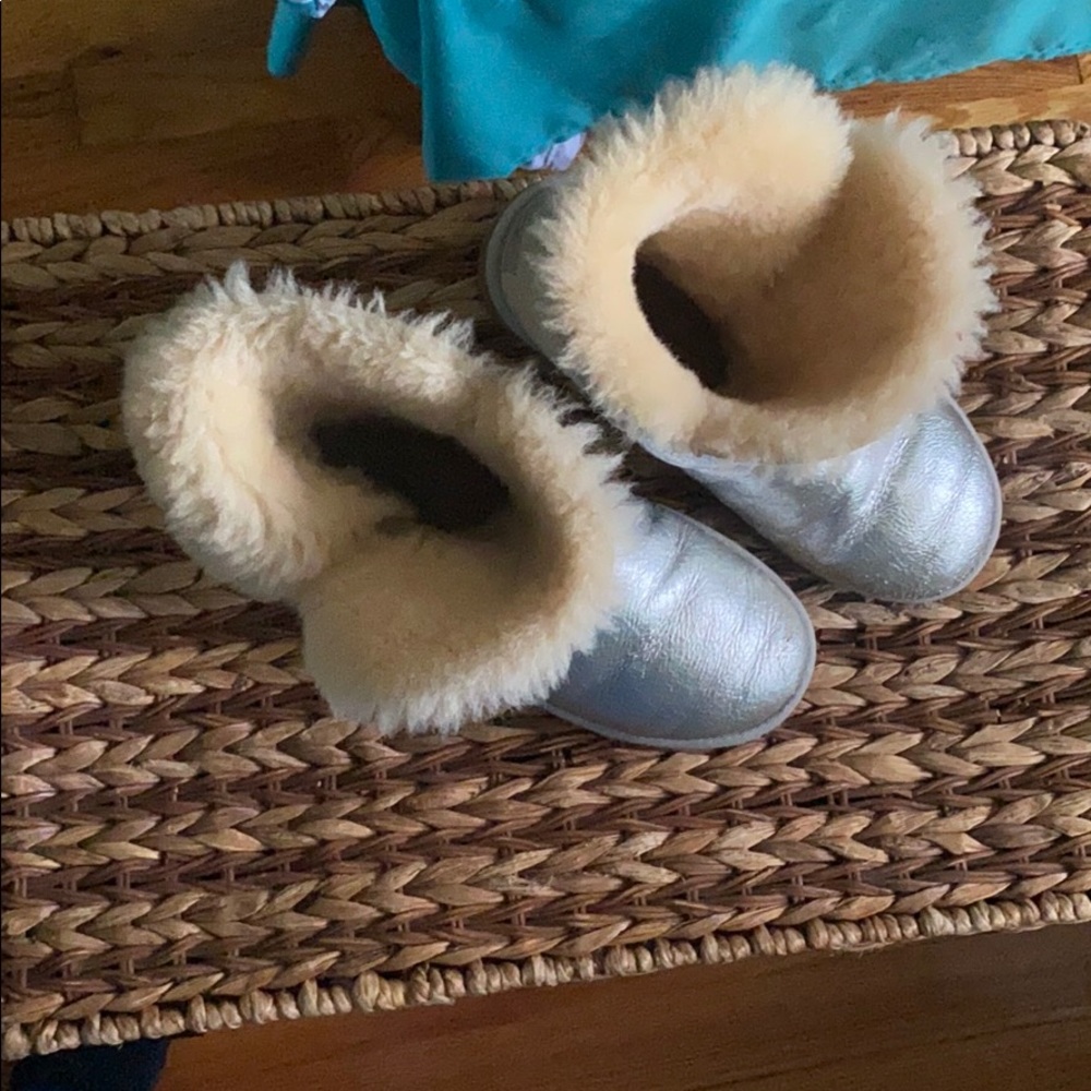 Bailey Button Classic Short Silver Uggs - image 3